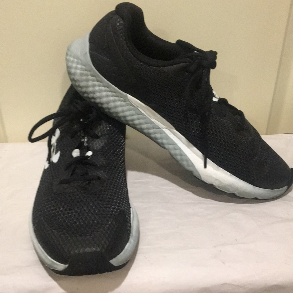 UNDER ARMOUR mens Charged Rogue lace up running jog sneakers size 11 black